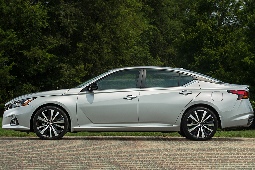 2016 Nissan Altima 2 5 Sr >> 2018 Vs 2019 Nissan Altima What S The Difference Autotrader 2016 Nissan Altima 2 5 Sr >> 2018 Vs 2019 Nissan Altima What S The Difference Autotrader